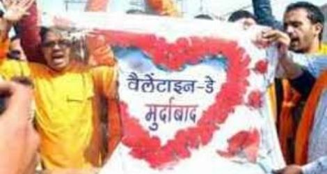 BAJRANG DAL Forced Unmarried Couple to MARRY on VALENTINE's DAY In RANCHI
