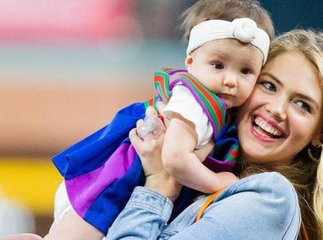 Kate Upton with her daughter 